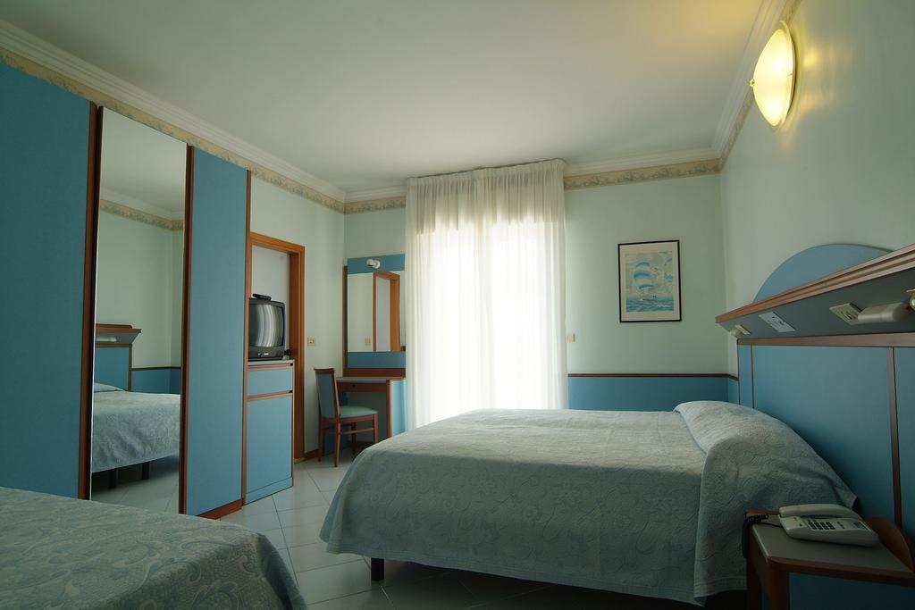 Hotel Arizona Riccione Dış mekan fotoğraf