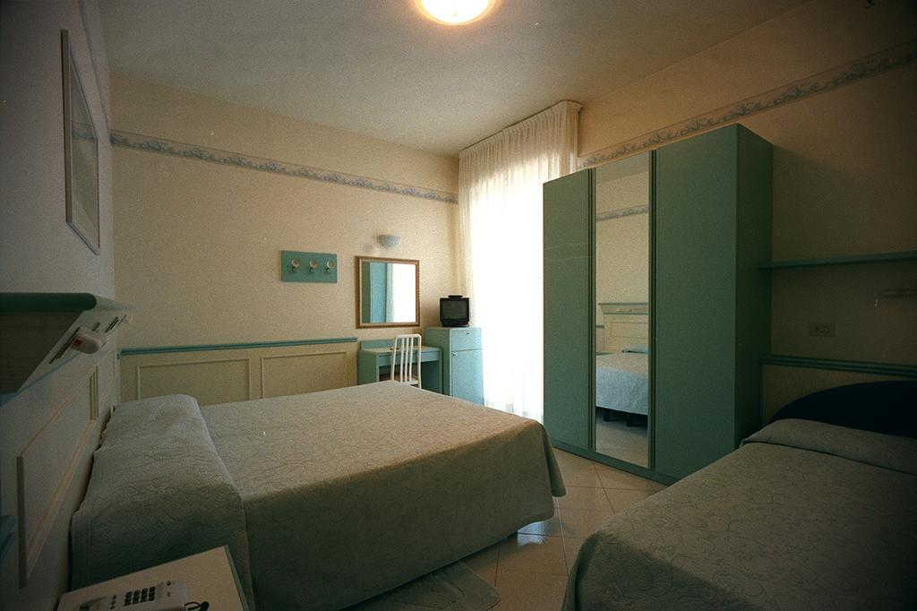 Hotel Arizona Riccione Dış mekan fotoğraf