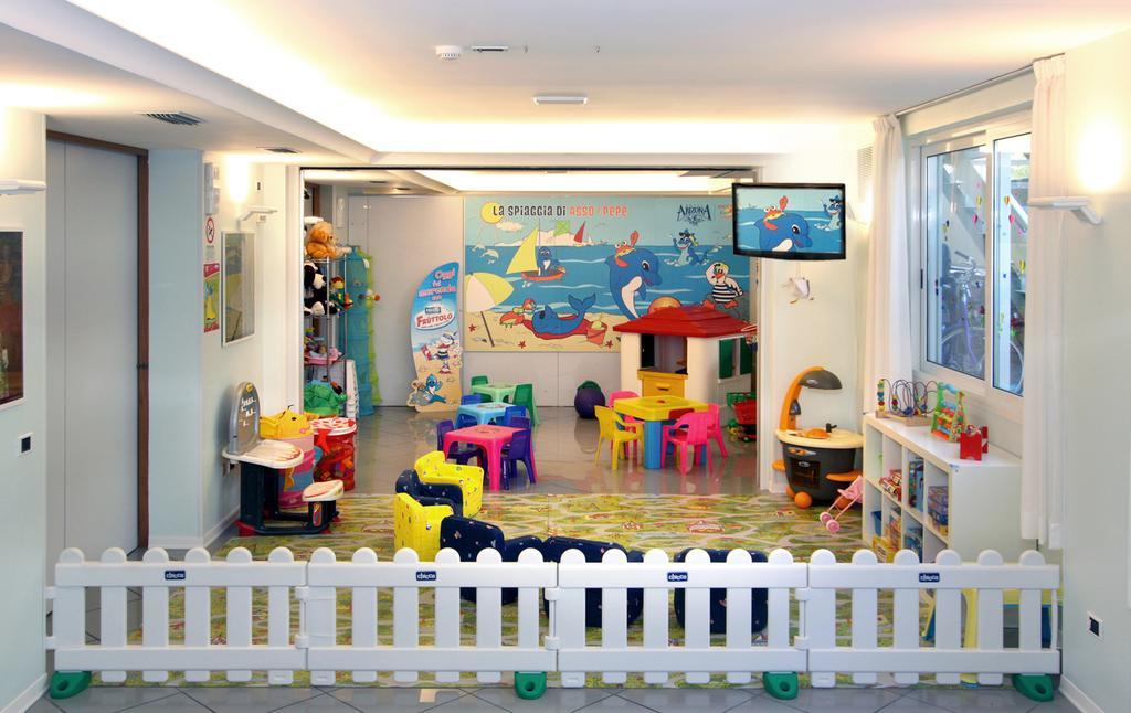 Hotel Arizona Riccione Dış mekan fotoğraf