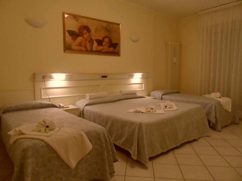 Hotel Arizona Riccione Oda fotoğraf