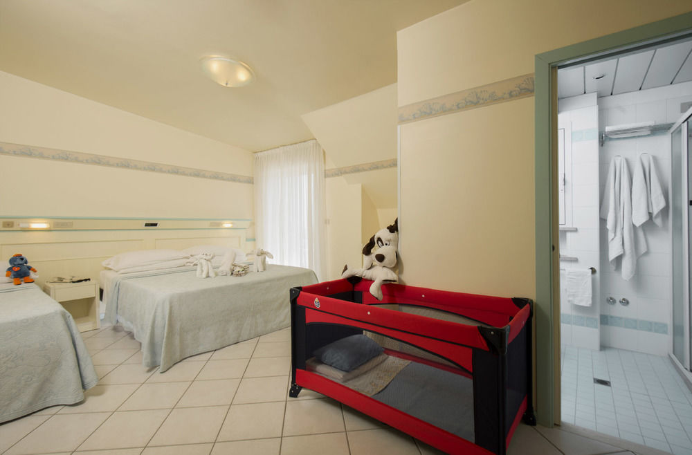 Hotel Arizona Riccione Dış mekan fotoğraf
