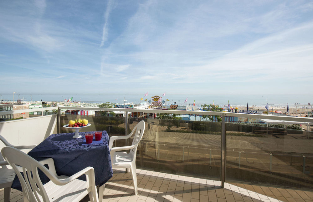 Hotel Arizona Riccione Dış mekan fotoğraf
